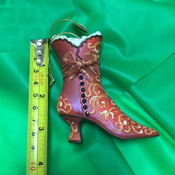 “Lady in Waiting” Heirloom Collectible Ornament Boot - Picture 14 of 15